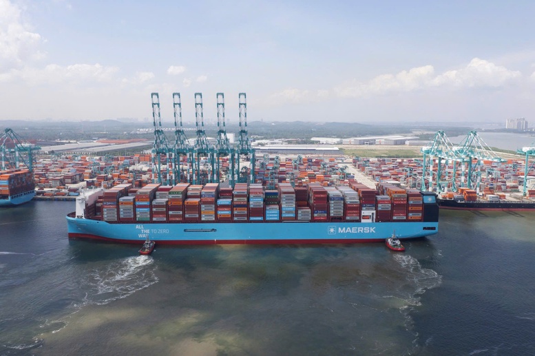 Các hãng tàu lớn hàng đầu thế giới như maersk đang đầu tư mạnh mẽ vào các sáng kiến bền vững để hướng tới mục tiêu net zero, dẫn đầu xu hướng "xanh hóa" ngành hàng hải nhằm giảm thiểu tác động đến môi trường - Ảnh: VGP/HT
